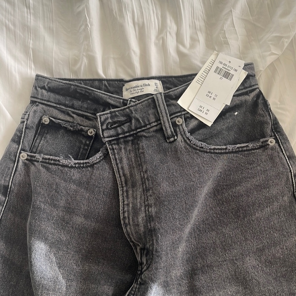 Abercrombie & Fitch Ultra High Rise 90s Straight Jean